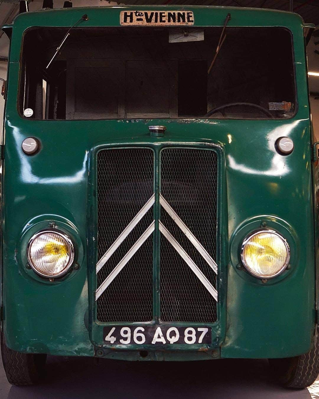 Citroënさんのインスタグラム写真 - (CitroënInstagram)「Citroën TUB, an imposing and retro look in Le Conservatory.  #Citroen #Classic #Car #Elegance #Design #Vintage #Comfort #Lifestyle #Old #Fashion #Retro #Instacar #Carsofinstagram #Auto」7月21日 1時31分 - citroen