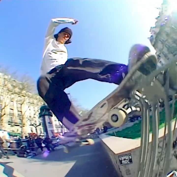 スラッシャーのインスタグラム：「🇫🇷 GIDDY ‘Rough Cut’ Part 1 now playing on all Thrasher channels 🍳 🎬 @bataaard」