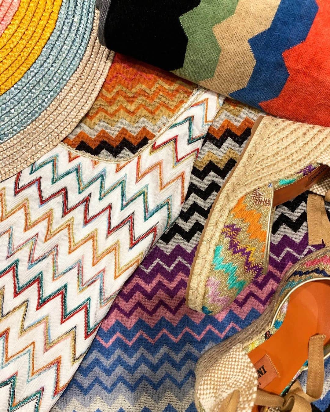 Harrodsさんのインスタグラム写真 - (HarrodsInstagram)「Colour us happy – @missoni is the first and last word in high-summer style.  Find #Missoni in Swimwear on the First Floor.  There’s still time to enjoy 10% off* selected online purchases – plus free UK delivery on orders of £50 or more. Rewards members, sign in to your account; otherwise, register now at harrods.com to shop 10% off* until 23:59 BST tonight.   #Harrods #HarrodsFashion」7月21日 1時47分 - harrods