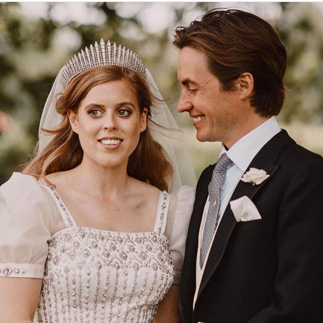 Wedding ?さんのインスタグラム写真 - (Wedding ?Instagram)「ROYAL WEDDING 👑 Princess Beatrice wore the Queen Mary diamond fringe tiara, which was worn by her grandmother at her wedding to Prince Philip in 1947.  The tiara was lent to the Queen on her wedding day, however, the frame of the gem broke and had to be quickly repaired before the ceremony.  Beatrice didn't opt for a traditional wedding dress, but instead chose a Norman Hartnell gown that was previously worn by the monarch at the London film premiere of "Lawrence of Arabia" in 1962, and again at the State Opening of Parliament in 1967.  The dress, made from Peau De Soie taffeta and trimmed with ivory Duchess satin, was remodeled and fitted for Beatrice by Angela Kelly and Stewart Parvin.  The dress was a break in tradition. Recent royal brides, including Princess Eugenie, Meghan Markle, and Kate Middleton, chose custom-designed gowns for their weddings.   Beatrice and Mozzi tied the knot at The Royal Chapel of All Saints in the grounds of Royal Lodge, a private estate in Windsor occupied by members of the royal family.  The venue is especially significant to Beatrice, who was confirmed there with her sister Princess Eugenie in 2005, according to Hello! Magazine.  The service was attended by just 20 people in order to comply with social distance regulations, The Sun initially reported.  Beatrice and Mozzi were originally supposed to have the ceremony at the Chapel Royal in the grounds of St James's Palace, London, which has the capacity for 150 guests. They also planned to have their reception in the gardens of Buckingham Palace.  However, the coronavirus pandemic meant they were forced to postpone both the ceremony and reception. #royalwedding #princessbeatrice #princessbeatriceofyork」7月21日 1時49分 - weddingideas_brides