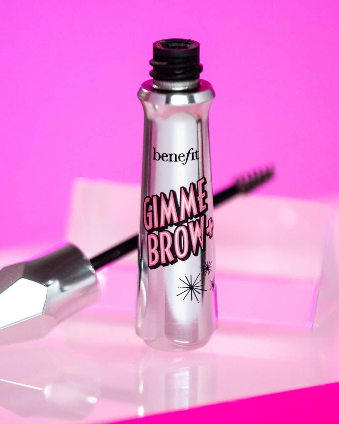 Benefit Cosmeticsさんのインスタグラム写真 - (Benefit CosmeticsInstagram)「It’s like hairspray, but for your brows! 💗 Use the tiny-but-mighty brush to backcomb & tease for a boost of va-va-VOLUME! @sephora」7月21日 2時14分 - benefitcosmetics