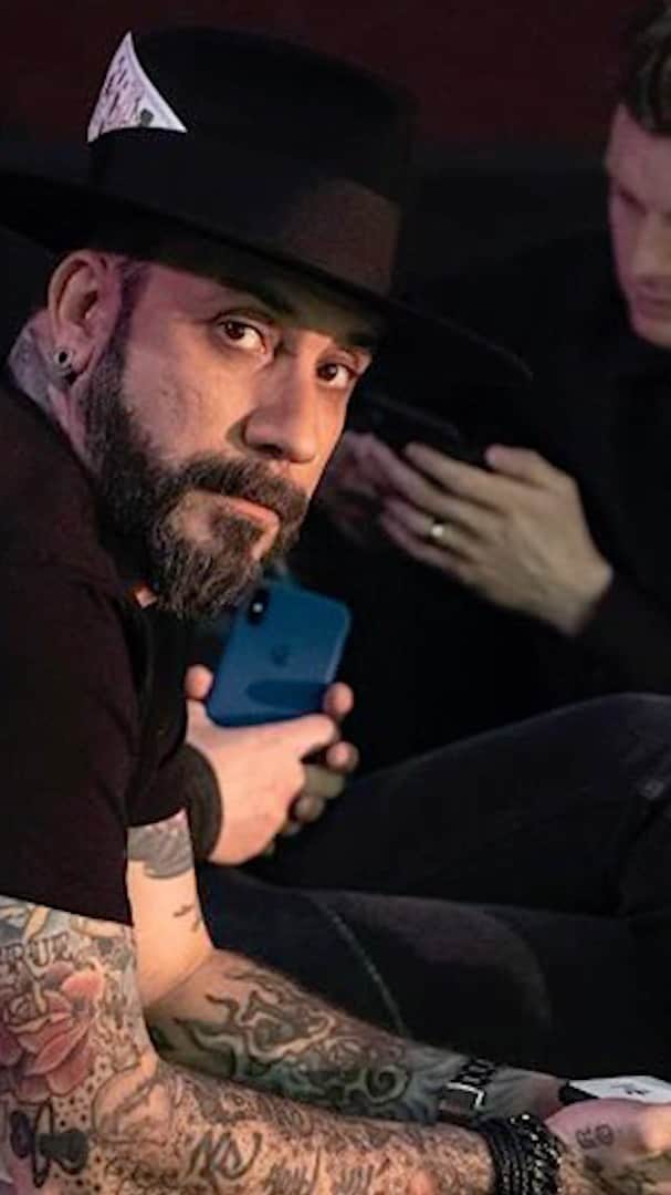 A.J.のインスタグラム：「I really enjoyed chatting with some amazing @backstreetboys fans for an episode of Hotline, check it out!」