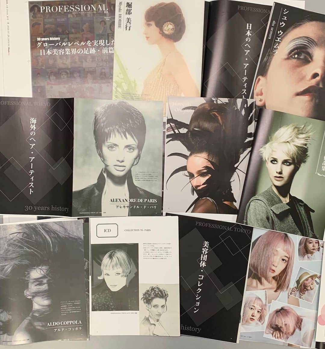 東京ファッションエッジ／プロフェッショナル東京のインスタグラム：「お待たせ致しました！！  「PROFESSHIONAL TOKYO 112号」ですが7/31（金）に発売致します🎉  大林博之氏を迎え今回の112号と次号の113号にわたってPROFESSHIONAL TOKYO 1号〜現在までの約30年間の歴史を過去の作品と共に振り返っていきます📖  ---------------------------------------------------- #プロフェッショナル東京 #profeshionaltokyo#東京ファッションエッジ　#tokyofashionedge  #クリエイティブヘア #creative #クリエイティブヘアスタイリスト #creativehairstylist  #hair #ヘアスタイル #hairstyle #ヘアカラー #haircolor #メイク #make #makeup #ファッション #fashion #美容師 #ヘアスタイリスト #hairstylist #hairstylistjapan #美容学生 #modermsalon #colorsync #hairtransformation #hairinspo #hairofinstagram #美容学生と繋がりたい #fashionista ----------------------------------------------------」