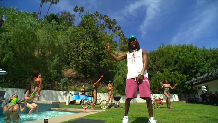 ウィズ・カリファのインスタグラム：「👀 We droppin the video for Still Wiz tomorrow.  @mcqueenvioletfog」
