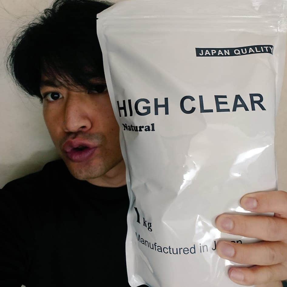 すずけんのインスタグラム：「前のが飲み終わって、今日からコスパ最強のプロテイン💡  味はどうかしら？🦍  #意識高い系演じてる系男子」