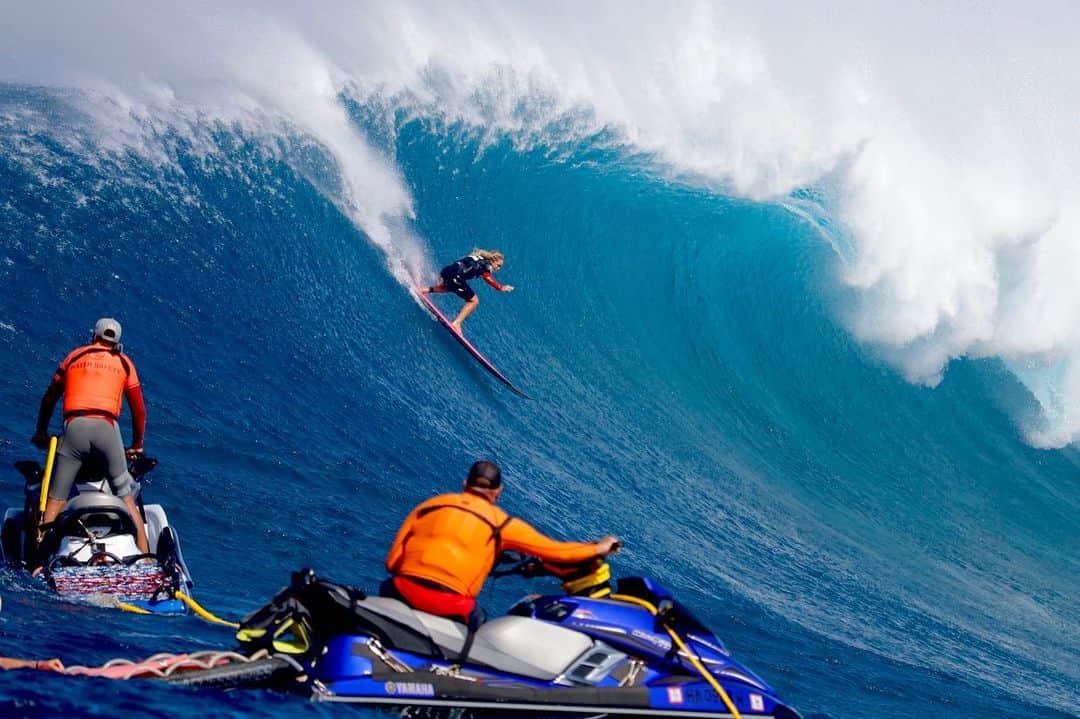 のインスタグラム：「Over the moon to be nominated for Women’s Biggest Paddle Wave and Women’s Best Overall Performance in the 2020 @redbull_surfing Big Wave Awards. Cross your fingers for me 😬🤞🏽 Photo by: @erikaederphotography @wsl @wslbigwave」