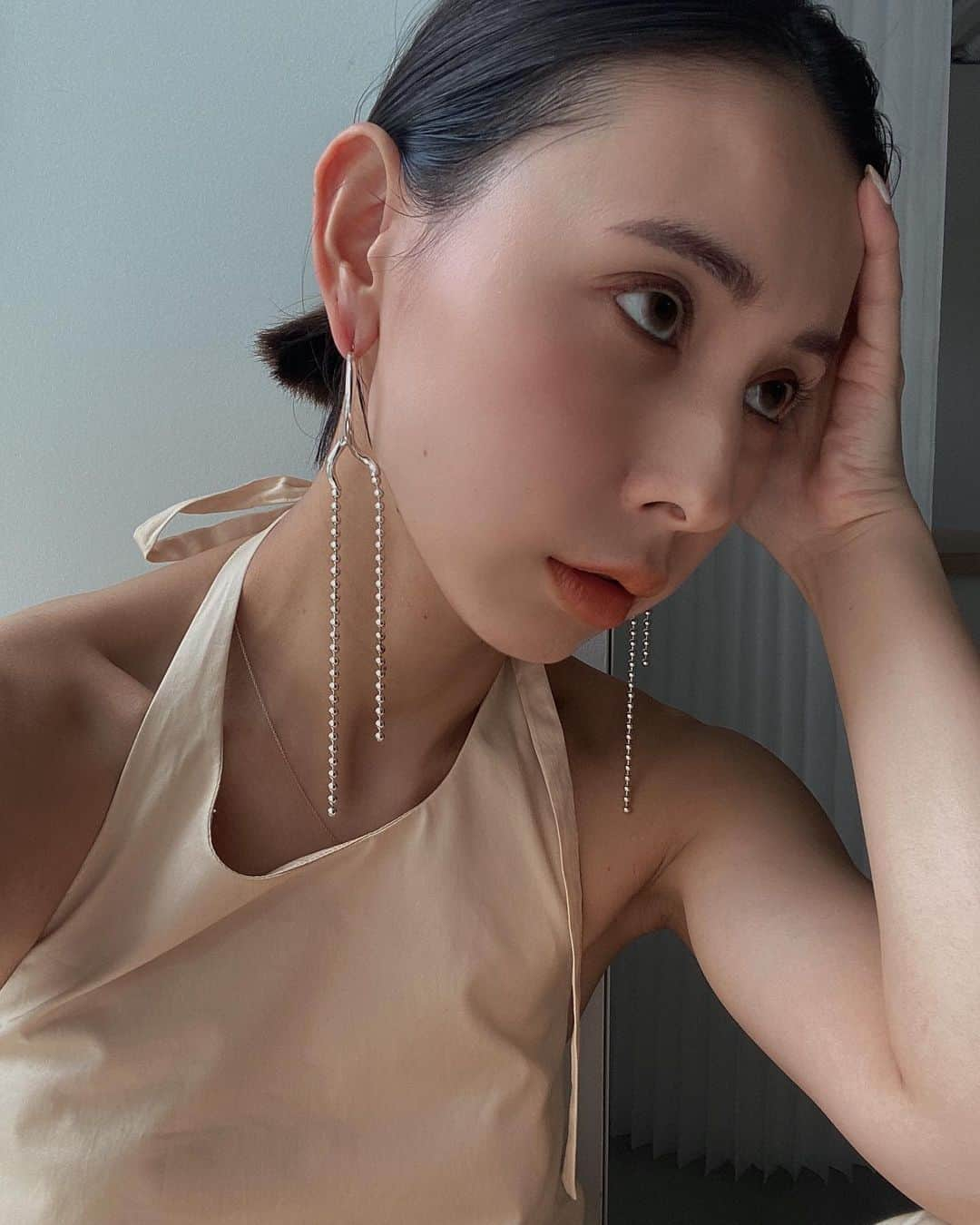 黒石奈央子さんのインスタグラム写真 - (黒石奈央子Instagram)「emジュエリー . . 1枚目 AP615 ¥16000 三枚目 AP616 ¥28000 5枚目 ER42 ¥12000 . 7/31 . . ローーングなピアスとイヤーカフ三型入荷するよ！ 個人的には三枚目の616推し！  @ameri_shinjuku @amerivintage @ameri_daikanyama @ameri.shinsaibashi #ameri#amerivintage #fashion #vintagefashion #coordinate#ootd#outfit#osanposnap #705_outfit #大人ファッション #大人コーディネート #大人スタイル #modestyle #modefashion#modecasual」7月21日 11時55分 - blackstone705