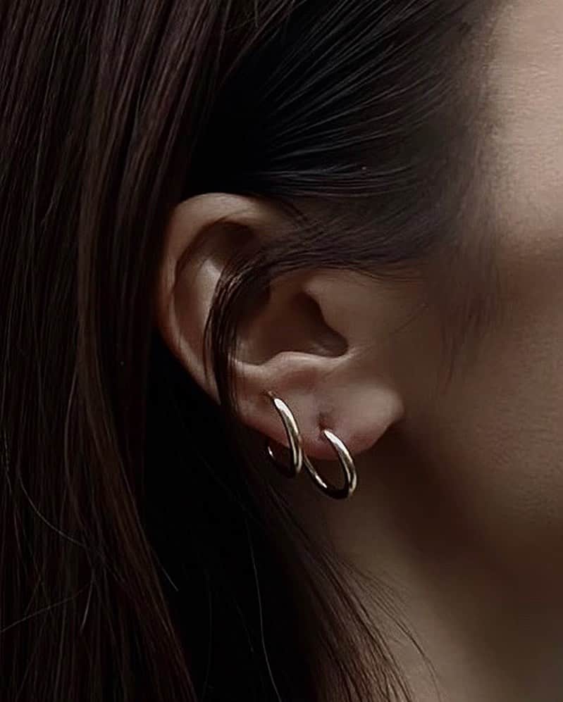 Icumi Oohamaさんのインスタグラム写真 - (Icumi OohamaInstagram)「Double ring Earrings ﻿(Gold) @tres__collection   1点で2個付けのように見える オシャレで楽ちんピアス🤍 ﻿ #tres #earrings #gold #silver #fashion #japan #accessory #トレス」7月21日 12時05分 - icumi___