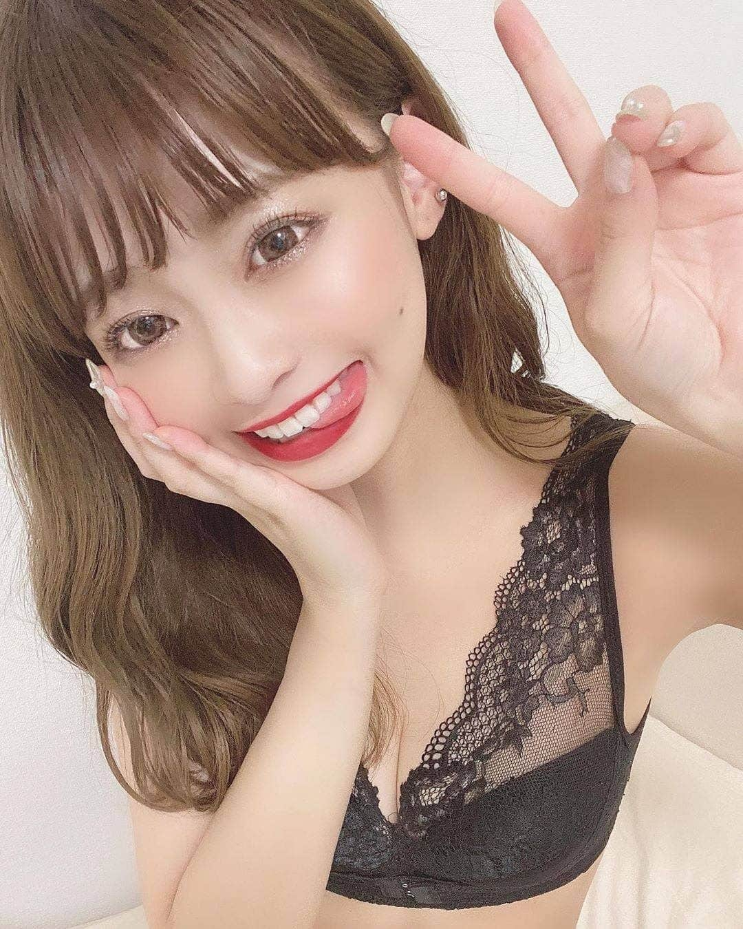 美女部屋さんのインスタグラム写真 - (美女部屋Instagram)「". 美女部屋では いまインスタグラムで注目すべき美女をご紹介します🌹 . 今回ご紹介させていただくのはrinatea〻りなてぃーさん<@rinatea_25> @rinatea_25 さんのアカウントには 他にも素敵な投稿がたくさんあるので是非見てみてくださいね✨  いいねコメントフォロー で、応援お願いします！👏 . @bijo.room #美女部屋   【 ""LuluKushelのすきなとこ"" byりなてぃー 】  まとめ◎  ①バストの悩み改善 ②寝てる間のからだへの負担が少ない ③シルクアミノ酸加工 ④ノンワイヤー ⑤ないとブラとキャミの使い分け ⑥カラー展開 ⑦レースデザイン ⑧期間限定クーポン ⑨サイズ展開 10 美しさとつけ心地の両立  こんな感じで半年に渡って 10個の""すきなとこ""を載せてきました😌💓  お仕事とはいえ、このないとブラに出会えて よかったなぁ〜ってすごい思う🥺💓  ""盛れる""とか""大きくする""よりも  ""自然な綺麗な形をキープする""""普段使いも出来る""を たくさん考えて作られてるアイテムだなと😌  本当にたくさんの方が買ってくれてるみたいで わたしもとっても嬉しいし わたしもこれからもっと育乳頑張ろう...♡  @lulukushel  #くつろぎ育乳キャミ #ナイトブラ #ナイトブラキャミ #キャミ #キャミソール #ルルクシェル #lulukshel #育乳ブラ  #ルルクシェル公式アンバサダー #PR  "」7月21日 12時00分 - yuuki_s1