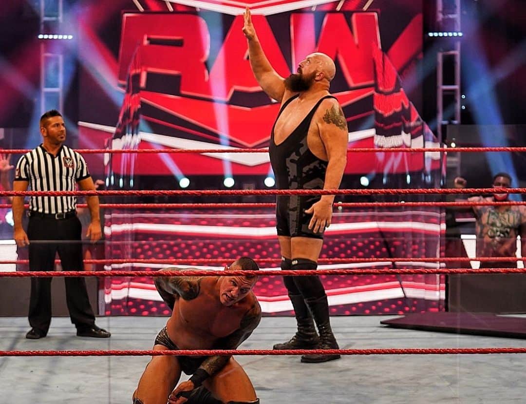 WWEさんのインスタグラム写真 - (WWEInstagram)「@randyorton adds @wwethebigshow to his long list of victims!! #LegendKiller #WWERaw」7月21日 12時13分 - wwe