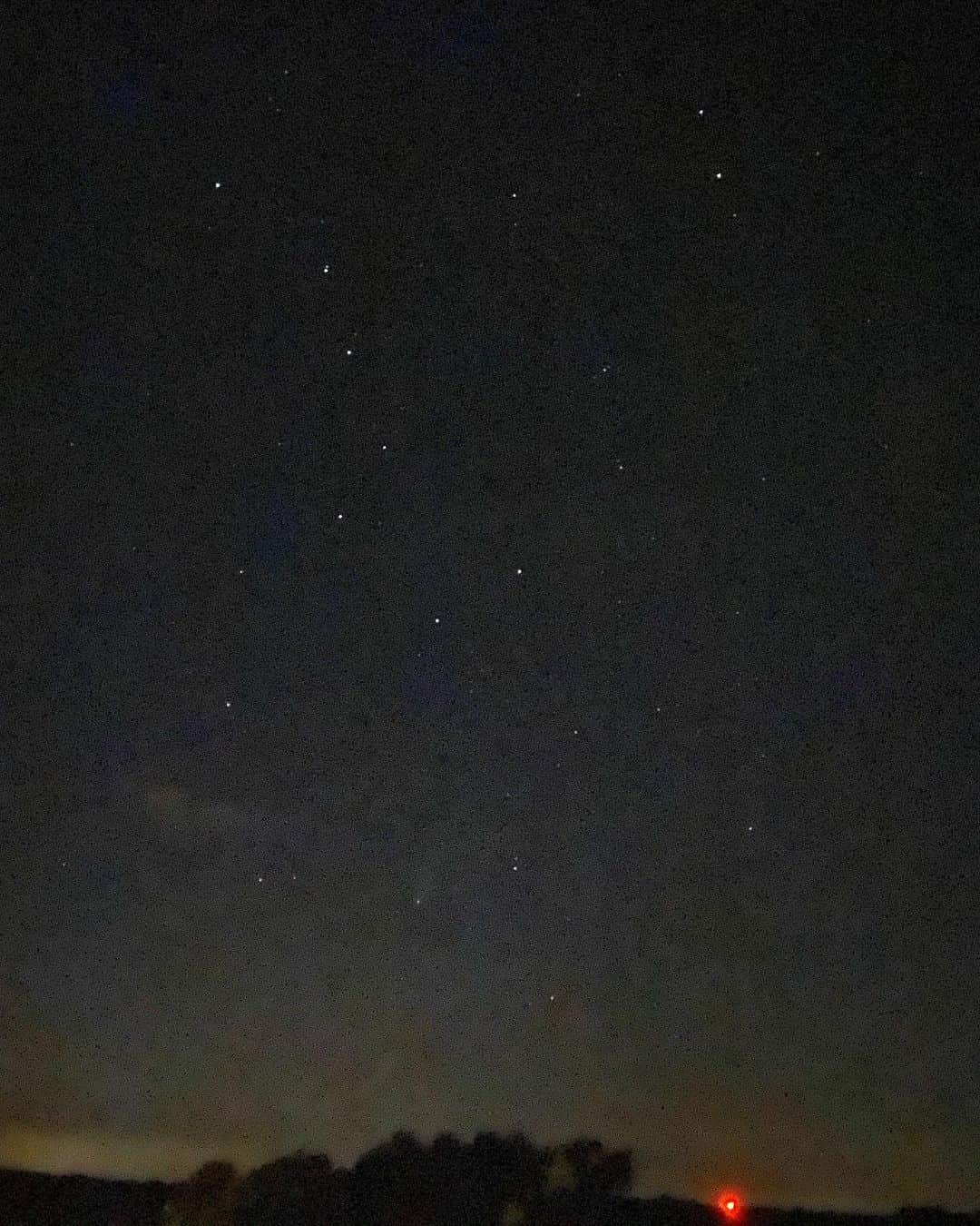 クリスティ・ブリンクリーさんのインスタグラム写真 - (クリスティ・ブリンクリーInstagram)「Stargazers! It’s super clear in the Northeast so the Comet Neowise is still visible and def worth a gander if you haven’t seen it yet! Just under the Big Dipper,  see the little streak or coma of the comet? ✨☄️✨💫✨🌟⭐️」7月21日 12時14分 - christiebrinkley