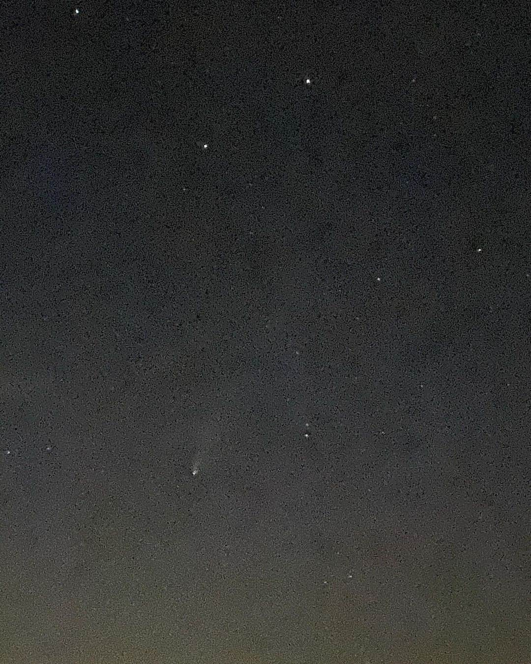 クリスティ・ブリンクリーさんのインスタグラム写真 - (クリスティ・ブリンクリーInstagram)「Stargazers! It’s super clear in the Northeast so the Comet Neowise is still visible and def worth a gander if you haven’t seen it yet! Just under the Big Dipper,  see the little streak or coma of the comet? ✨☄️✨💫✨🌟⭐️」7月21日 12時14分 - christiebrinkley