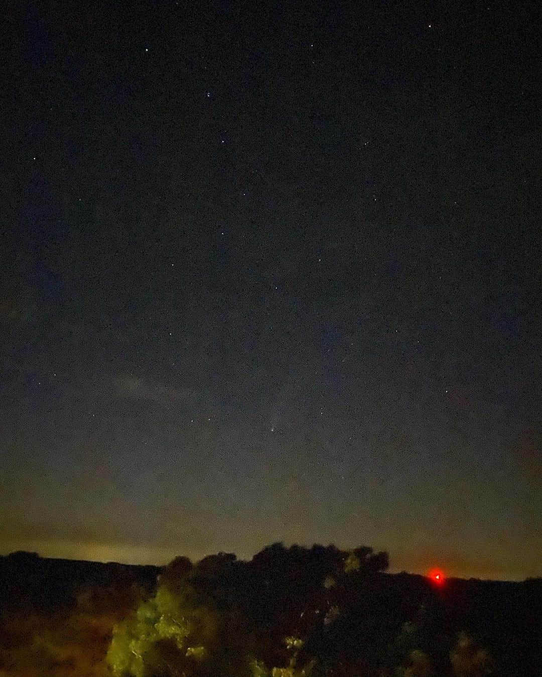 クリスティ・ブリンクリーさんのインスタグラム写真 - (クリスティ・ブリンクリーInstagram)「Stargazers! It’s super clear in the Northeast so the Comet Neowise is still visible and def worth a gander if you haven’t seen it yet! Just under the Big Dipper,  see the little streak or coma of the comet? ✨☄️✨💫✨🌟⭐️」7月21日 12時14分 - christiebrinkley