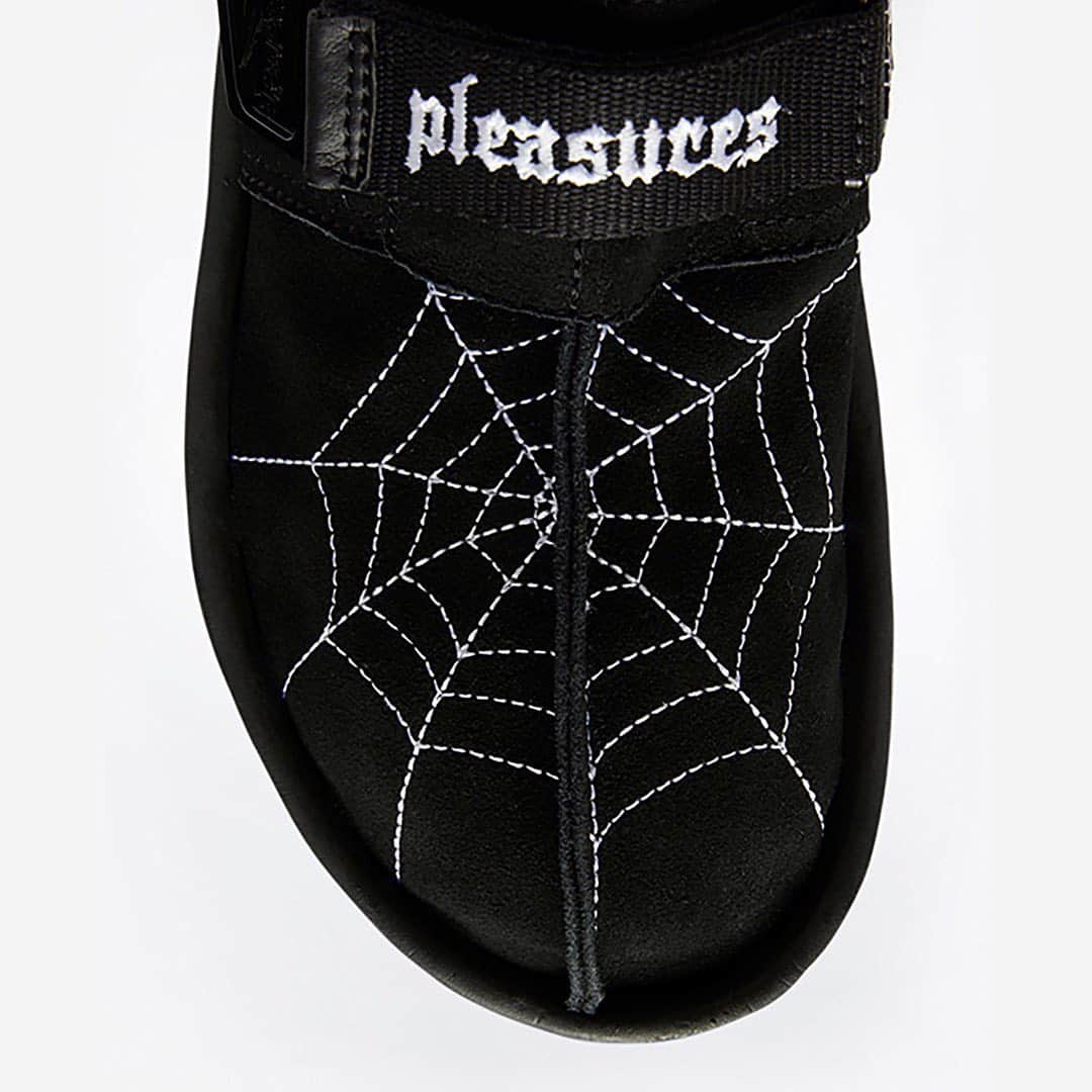 HYPEBEASTさんのインスタグラム写真 - (HYPEBEASTInstagram)「@hypebeastkicks: @pleasures and @reebok have now given an official look at their latest Beatnik collaboration. Constructed from premium suede, the sandal features a large embroidered spider web in white, PLEASURES’ branding on the velcro strap and a smaller spider emblem appears towards the heel. It’s set to arrive at the @goodhood web store on July 31, with raffle open for entry now.⁠⠀ Photo: @austinhunkins/Goodhood」7月21日 12時31分 - hypebeast