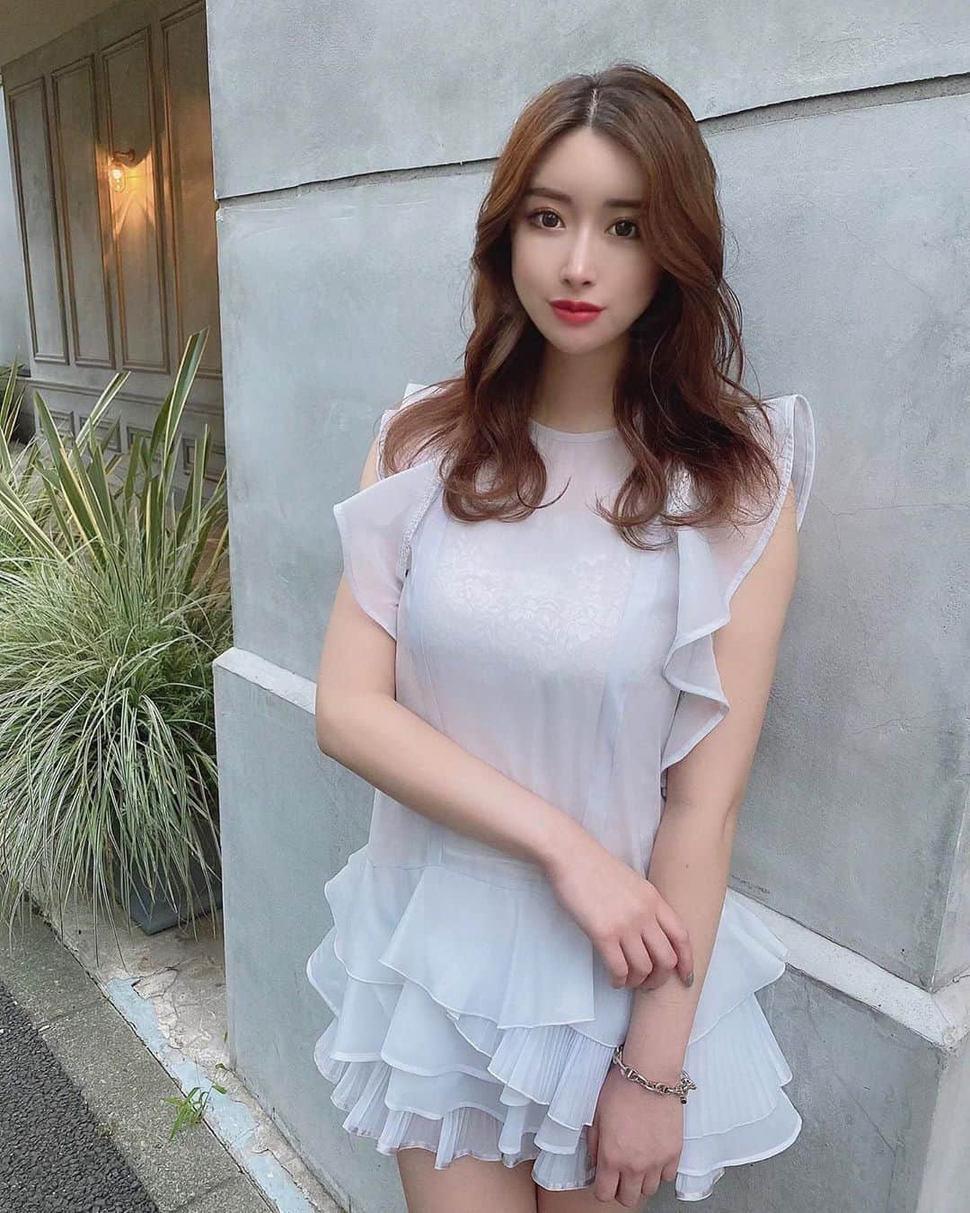 のインスタグラム：「たまには女の子らしく🧚‍♂️✨✨  韓国風巻き髪だいすき♡ _ __ _ __ #美容好き #女性らしさ #韓国好き #オルチャンヘア #ムルギョルウェーブ #ヨシンモリ #ヘアケア #ヘアスタイル #ファッションスナップ #ワンピース #スナイデル #フェミニン #レディースファッション #おしゃれ #コーデ記録 #japanesegirl #ootdfashion #snidel #hermes #hermeslover #followｍe #instalike #likeforfollow #outfit #japan_of_insta #fashion #instafashion #fashionista #ootd #womensfashion」