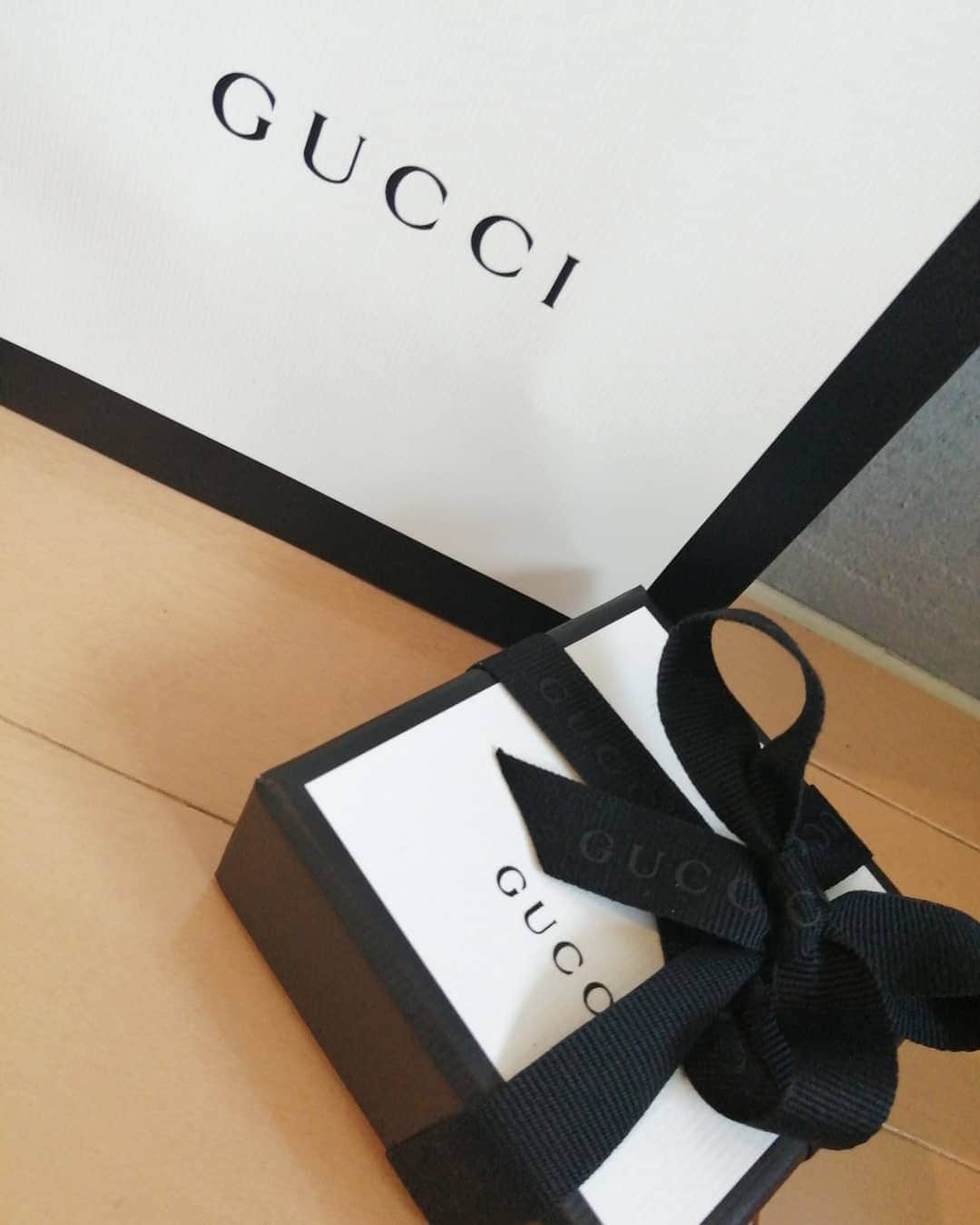 杉山由紀子のインスタグラム：「かわいいGUCCIリング💛 * ふらっとかわいすぎて買っちゃった(^-^) * * あまりピアス以外のアクセつけないんですが、今年はリングつけよ♪♪ * * #GUCCI #ring #グッチ #リング #シルバー #可愛い #指輪 #アクセサリー #おすすめ」