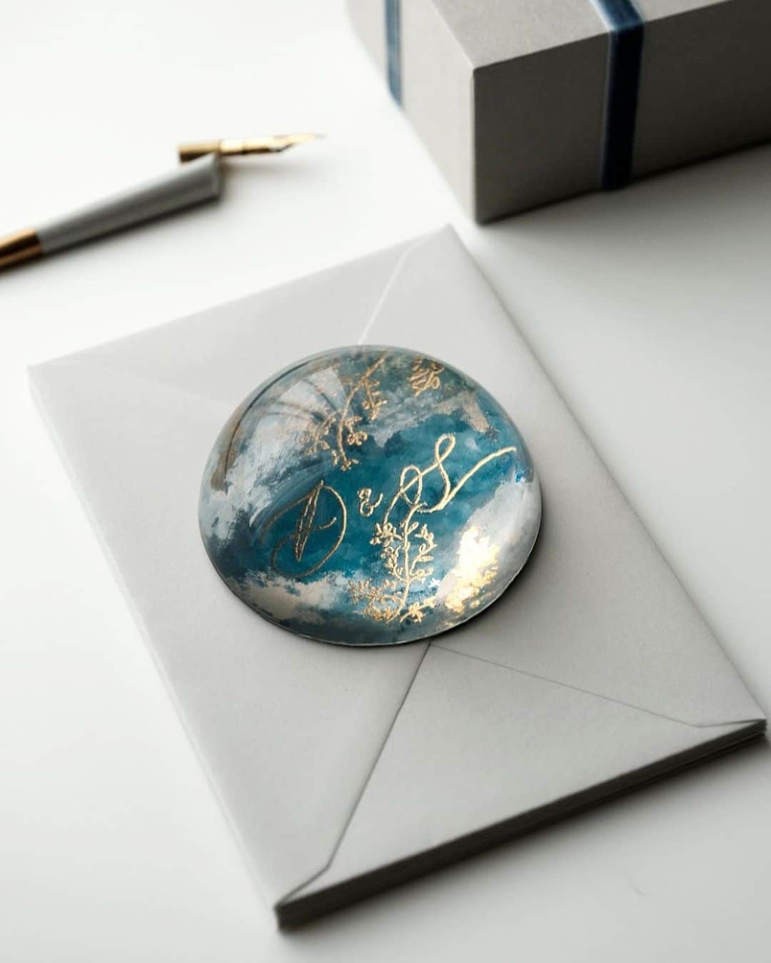 Veronica Halimさんのインスタグラム写真 - (Veronica HalimInstagram)「All about blue Personalized hand-painted paper weight for @dikhadheansa  — #truffypi #paperweight #domeproject #glasspaperweight #personalizedgift #handpainted #painting #madetoorder #mixmedia  #calligraphystyling #tabletop #stationery #カリグラフィースタイリング  #artobject #waterdrop #bespokestationery #bespokegift #personalizedgift #monogram #calligraphylifestyle #artisanmade」7月21日 12時42分 - truffypi