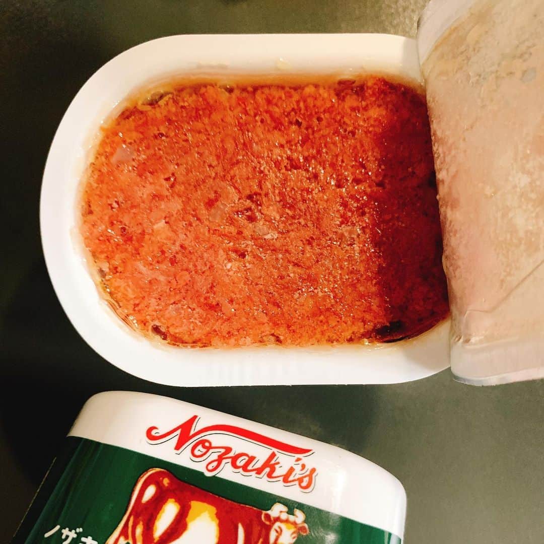 森崎友紀さんのインスタグラム写真 - (森崎友紀Instagram)「#森崎友紀#料理#cooking#手作り#わが家#定番#定番料理#我が家で人気#コンビーフ缶が開けやすくなって嬉しい#夏は焼きそばが食べたくなる#焼きそばアレンジ#隠し味にナンプラー#コンビーフ焼きそば  コンビーフ缶が開けやすくなって嬉しい！ 夏は焼きそばが食べたくなる不思議。 いろいろなバリエーションで作ると楽しいです。 コンビーフ焼きそばは隠し味にナンプラーを少し。相性抜群です！」7月21日 12時46分 - morisakitchen