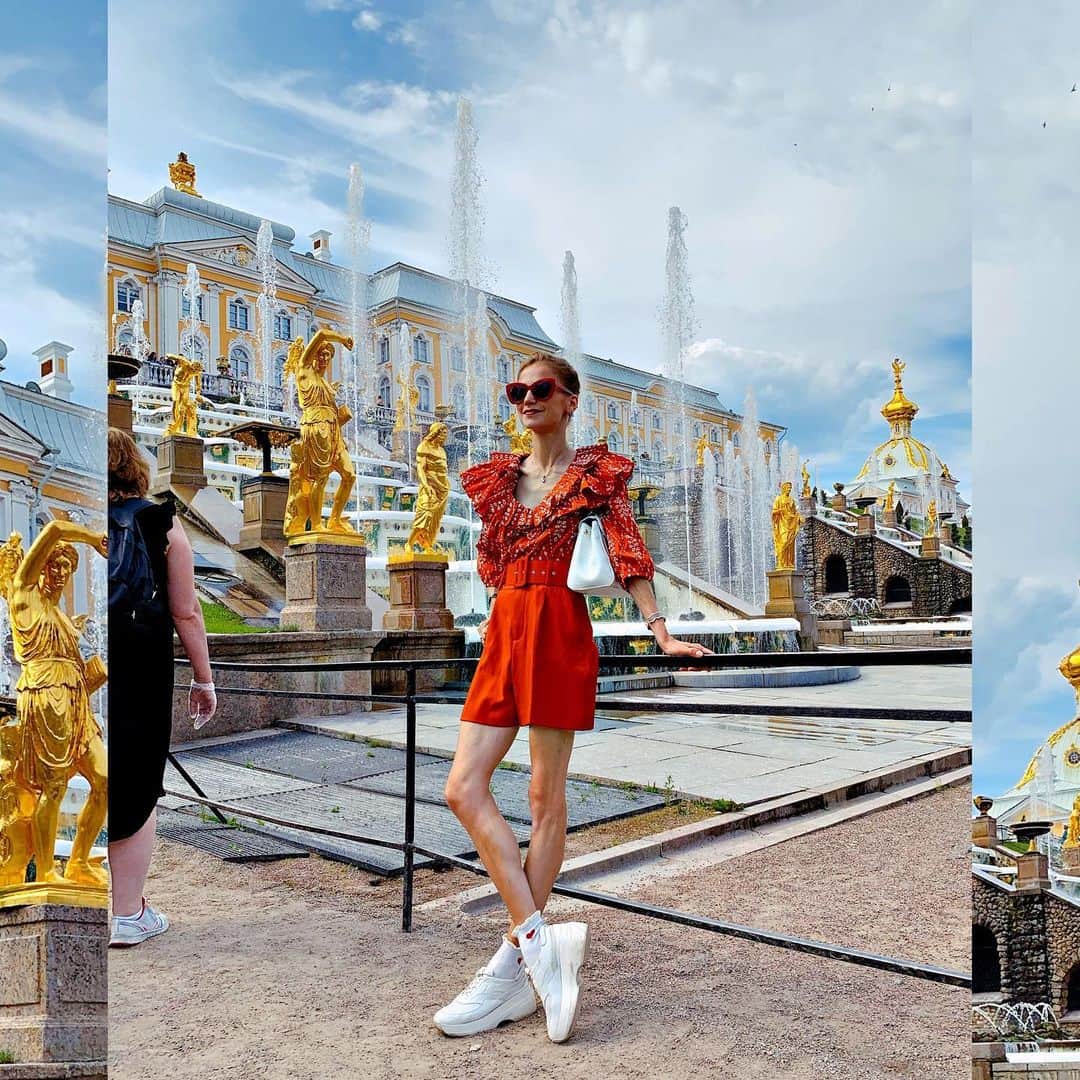 ダリア・イオノワのインスタグラム：「и биться сердце перестало...♥️   incredible beauty of St. Petersburg 🤍  _______________________________________  #spb #saintpetersburg #mariinsky #mariinskytheatre #mariinskyballet #mariinskydancer #vaganovastudents #ballet」
