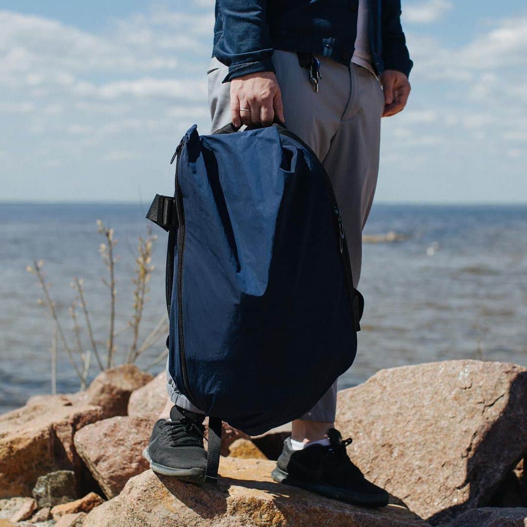 のインスタグラム：「A vitamin sea • Get your perfect summer accessory for travels & more. ISAR M in Ballistic Blue ​combines futuristic design with functionality and comfort. And it’s water-repellent, too 🤜🏻 Now available in special price - link in bio. / pic by @truedots 📸 . . . . #coteetciel #bagsofinstagram #bagsonline #manaccesories #unisexaccessories #unisexstyle #unisexfashion #accessory #detailsareeverything #detailsoftheday #bagslover #bagsholic #bagslovers #bagscollection #ootdinspo #accessorise #backpacker_pics #vitaminsea #bythesea #visualtraveller #bagstagram #designerbags #bluebackpack #summer2020 #summertime #summeradventures #mybackpack」