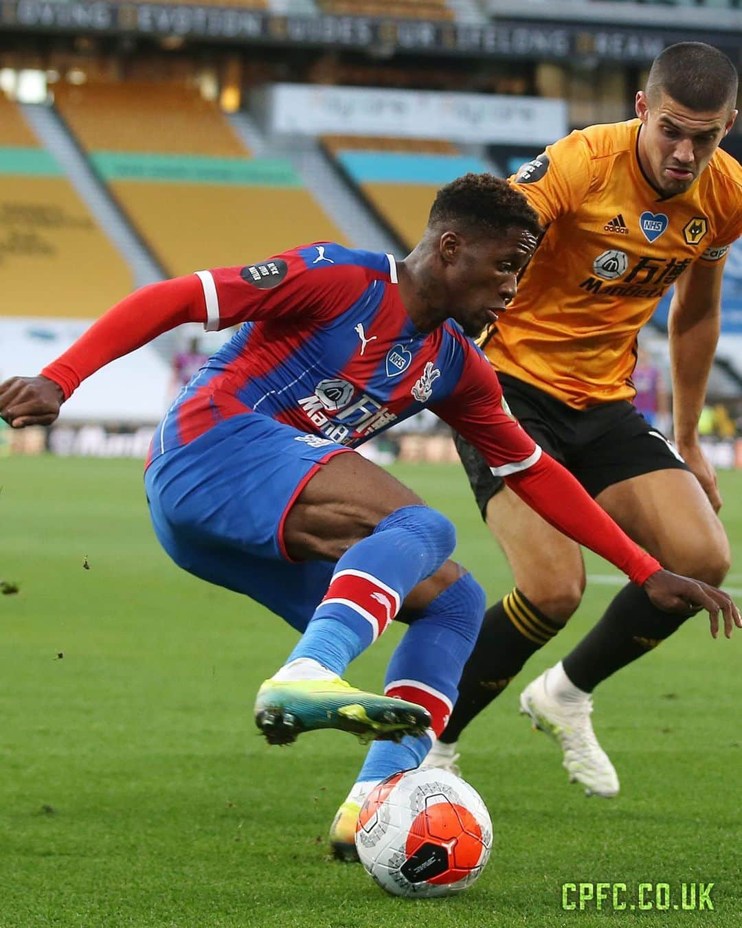 クリスタル・パレスFCさんのインスタグラム写真 - (クリスタル・パレスFCInstagram)「😫 We trail at the break...  #CPFC #PremierLeague #PL #WOLCRY」7月21日 5時13分 - cpfc