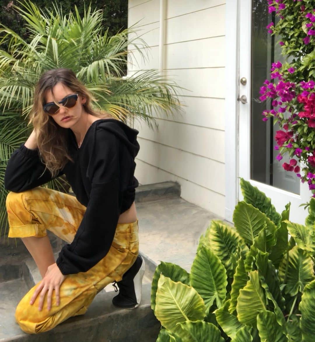 アマンダ・マーフィーさんのインスタグラム写真 - (アマンダ・マーフィーInstagram)「Entertaining myself. Quarantine day 150 something 👀 #selfportrait」7月21日 5時21分 - amandajeanmurphy
