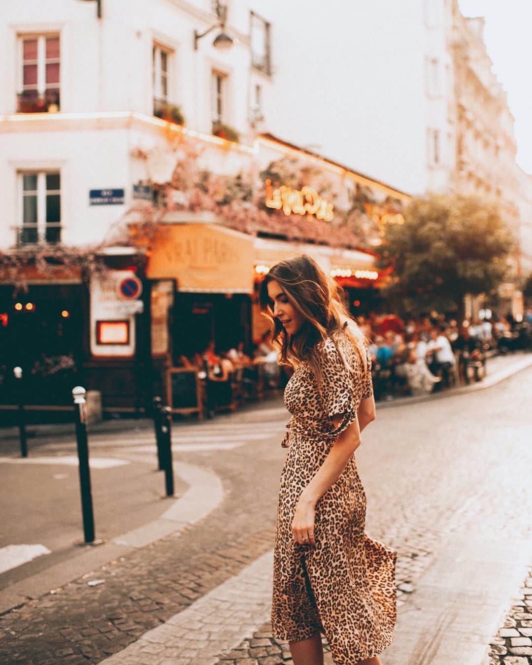 ケイト・ボイージェルのインスタグラム：「exactly one year ago I was here, in Paris, shooting all the promo photos for my song “French”🇫🇷. In case you missed it, i shared a new IGTV video last week in honor of Bastille Day that goes behind the scenes of the photoshoot, describes what inspired the song, and talks all about what the French part means! Things definitely look different this summer, but I’m so grateful to still be making new music and mostly just grateful to all of you incredible people for continuing to listen! ❤️🎶 Happy Monday! .  photo by @19rivoli」