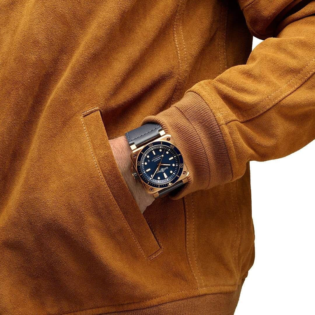 Daily Watchさんのインスタグラム写真 - (Daily WatchInstagram)「@BellRossWatches Diver Blue Bronze: Satin-polished bronze case and blue calfskin leather 👀🔍 #BellRoss」7月21日 5時54分 - dailywatch