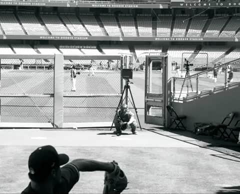 ロス・ストリップリングのインスタグラム：「Love these edgertronic cameras! #hammertime」