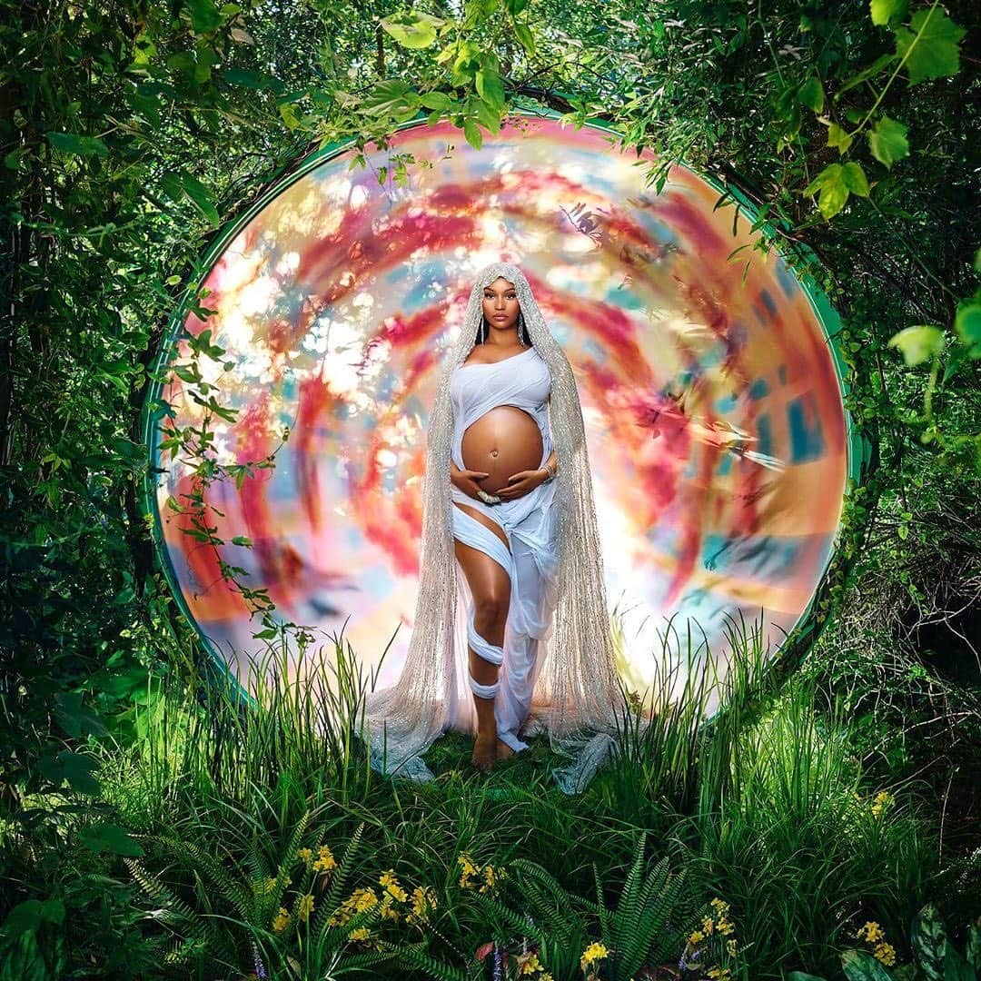 V Magazineさんのインスタグラム写真 - (V MagazineInstagram)「V would like to congratulate her royal Minajesty, Queen @nickiminaj on the announcement of her pregnancy! 👶❤️ The multi-talented artist and two-time V cover-star celebrated the big news with an incredible image, shot by the one and only @david_lachapelle!  Head to the link in bio to learn what we know so far!」7月21日 6時42分 - vmagazine