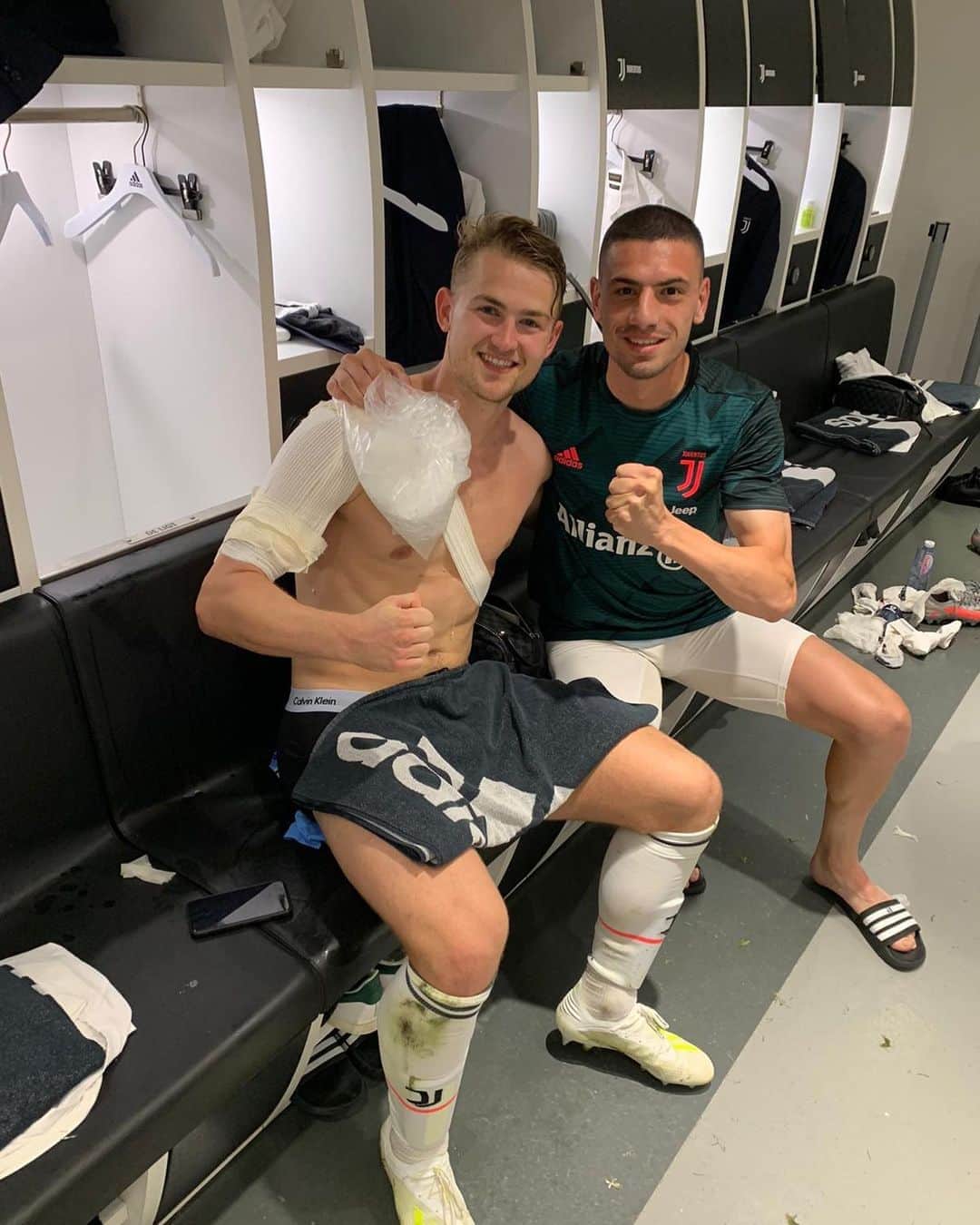 マタイス・デ・リフトのインスタグラム：「Turkish Delight 😂💪🏼 🇹🇷🇳🇱 3 punti importanti 🙌🏼」