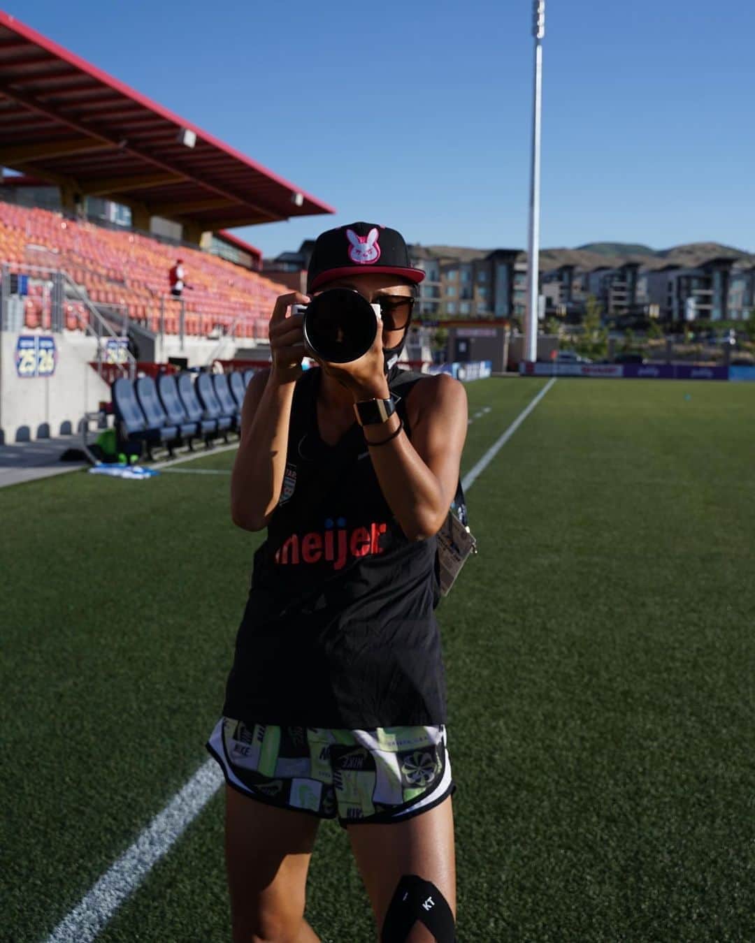 大儀見優季のインスタグラム：「Me so far 📸 Since I injured on this tournament, I’ve been taking photos of my team.   I’ve never had a hobby for long time which I really am into it. But now, I found a few hobby that painting, music and camera which makes me having fun.   Still learning the camera skills or so, but taking photos makes me fun, also when people like my photo, I’m so happy.   I can’t do anything on the field for the team for now, but I think there are lots of things to be able to do for the team off the field. 📸: @nilsclauson   #beginnerphotographer」