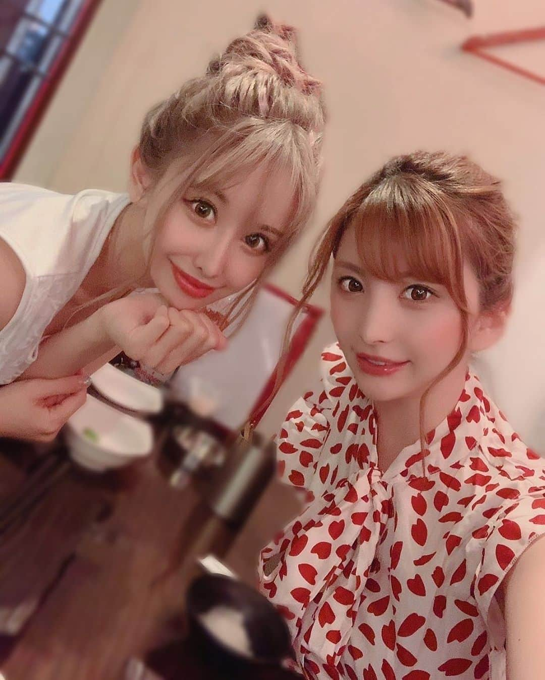 愛川みれいさんのインスタグラム写真 - (愛川みれいInstagram)「めーたんがヘアメしてくれた♥️. まぢで器用🥺👏尊敬👏👏  #旅行#トラベル#travel#ヘアメイク #hair#make#器用#尊敬#手に職#良いよね #めーたん#大好き#ソウルメイト#愛川みれい」7月21日 7時45分 - mirei.aikawa