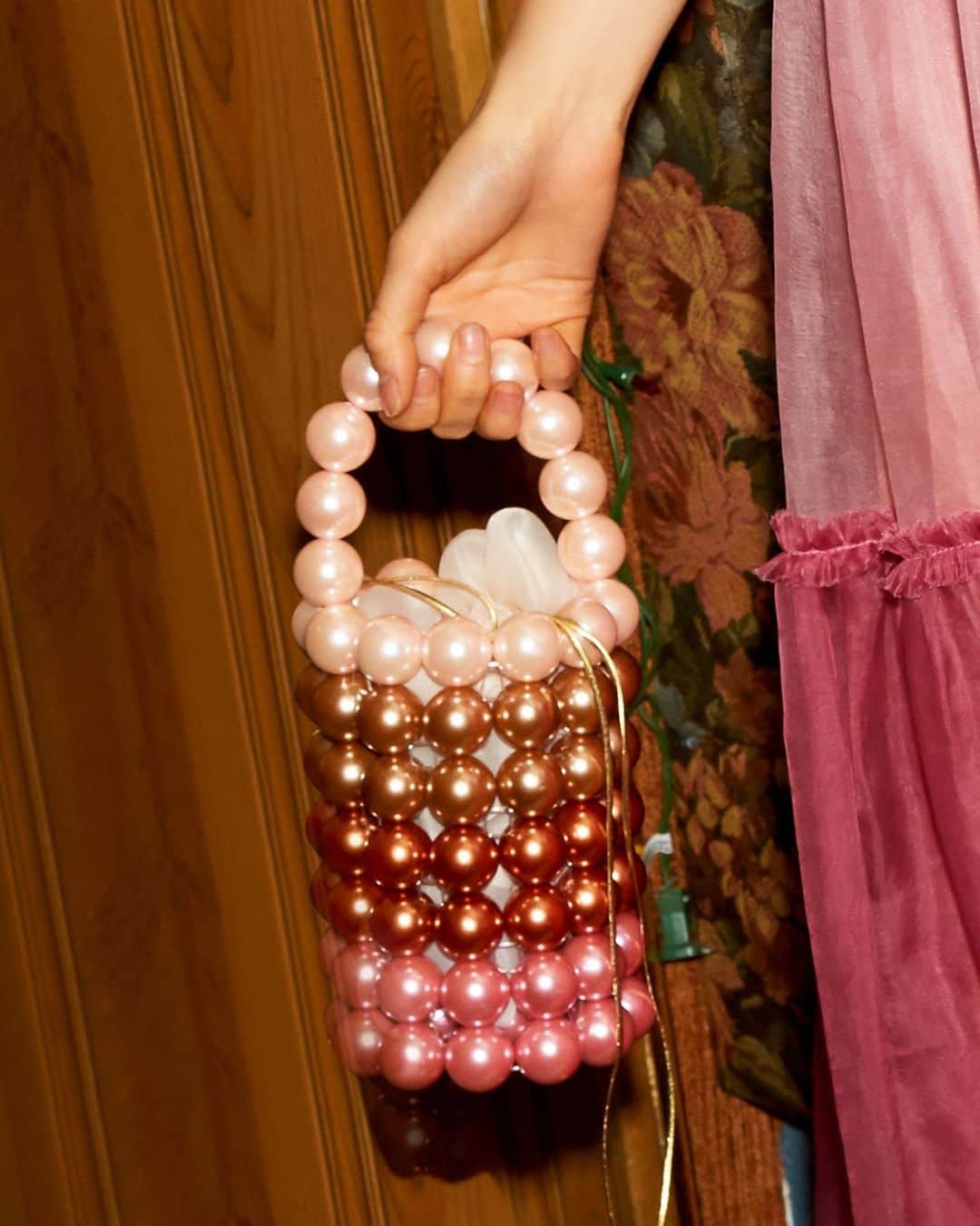 Saks Fifth Avenueのインスタグラム：「This @vanina_world bag gives new meaning to clutching your pearls. #SaksStyle」