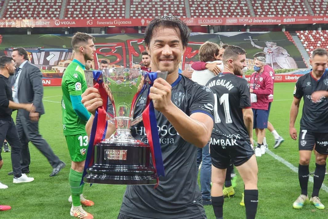 岡崎慎司さんのインスタグラム写真 - (岡崎慎司Instagram)「CAMPEONES👑👑❤️💙 #laligasmartbank」7月21日 7時50分 - shinjiokazaki_official