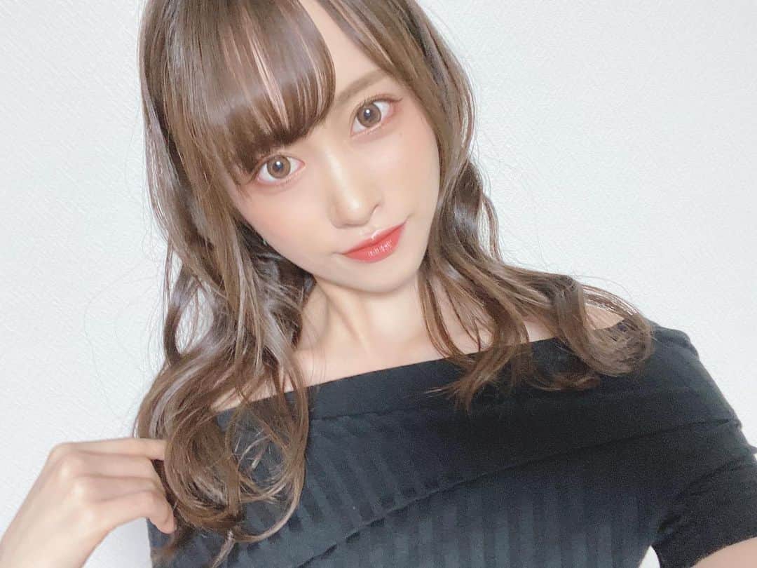 のインスタグラム：「✿﻿ ﻿ 久しぶりに髪の毛巻き巻き〜💙﻿ ﻿ #クルーズグループ #av女優 #AV﻿ #セクシー女優 #桐山結羽」