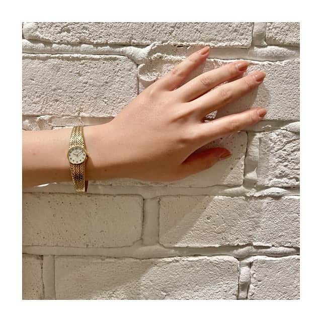 HIROBさんのインスタグラム写真 - (HIROBInstagram)「﻿ -HIROB丸の内-﻿ ﻿ Antique OMEGA ﻿ ご紹介致します！﻿ ¥260,000+tax〜﻿ ﻿ 8/2 まで10%OFFも開催しております！﻿ 一部除外有﻿ ﻿ 通信販売も対応しており、お電話でのご相談も受け付けています。﻿ 当面の間、送料は無料となりますので、ご来店が難しい方でもお気軽にお問い合わせ下さい。﻿ ﻿ …お問い合わせ…﻿ 03-5224-8666﻿ ﻿ #hirob﻿ #hirobmarunouchi﻿ #baycrews﻿ #omega﻿ #antique﻿ ﻿ ﻿ #ヒロブ﻿ #ヒロブ丸の内﻿ #ベイクルーズ﻿ #オメガ﻿ #アンティーク﻿ #自分へのご褒美﻿」7月21日 13時21分 - hirob.jp