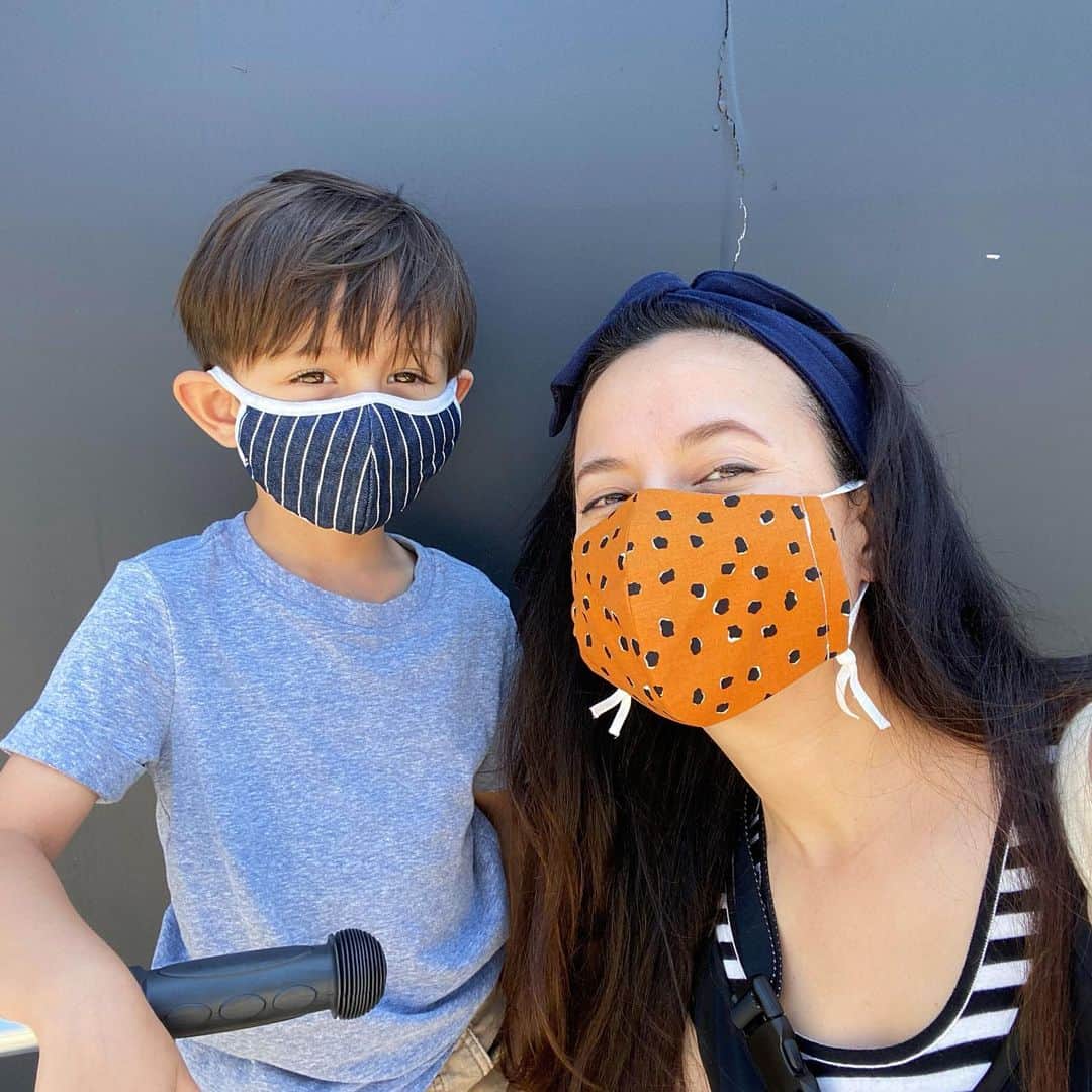 フリーディアのインスタグラム：「🏮🏮Chinatown 🏮🏮  #workday #myson #bringmysontoworkday #chinatown #losangeles #chinatownla #masks #love #family」
