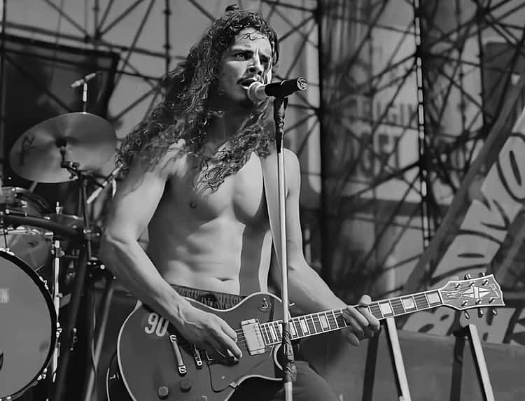 Revolverさんのインスタグラム写真 - (RevolverInstagram)「Chris Cornell was born on this date in 1964. #RIP  From @soundgarden and @templeofthedog to #audioslave and his solo career, what’s your favorite Cornell song?」7月21日 8時16分 - revolvermag