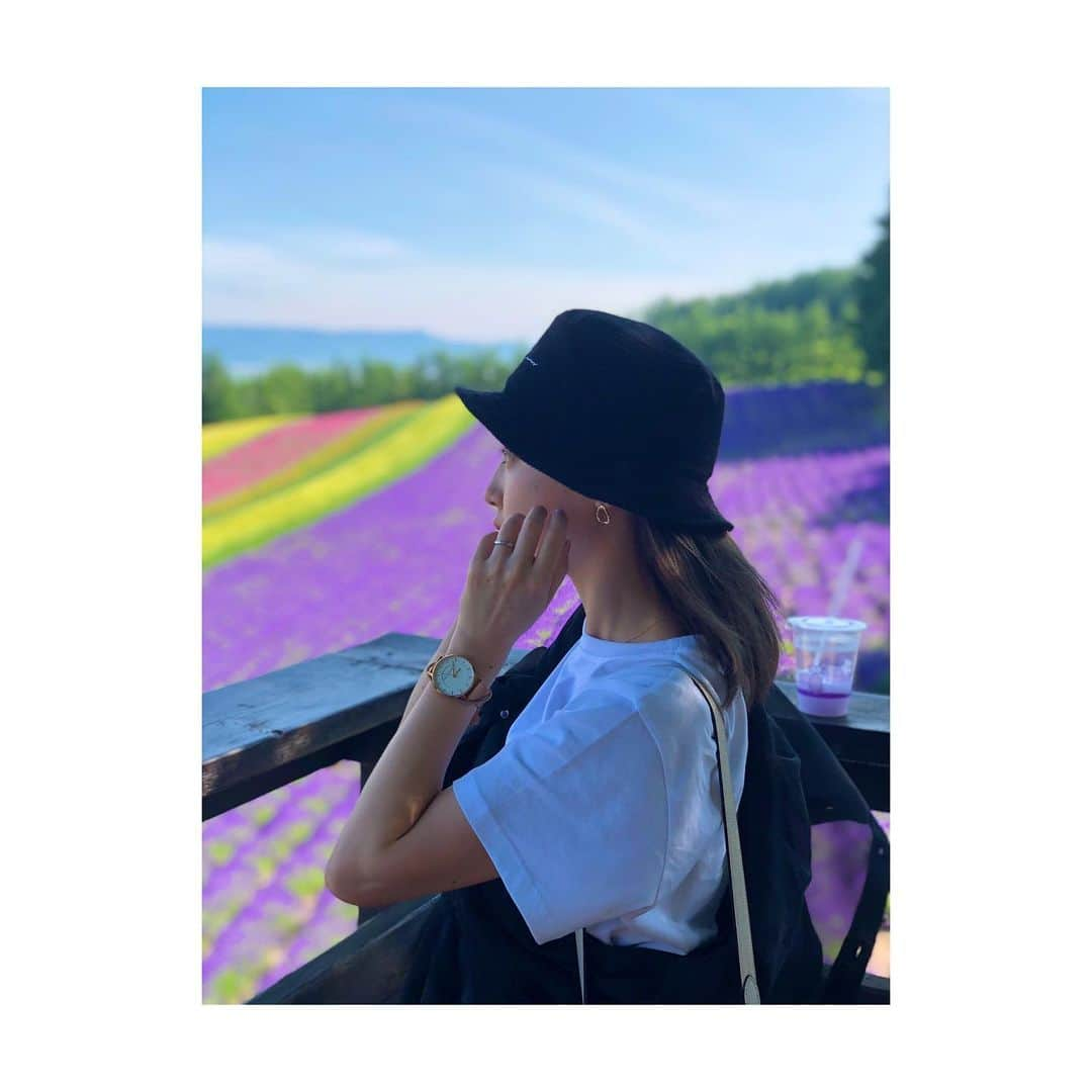 高崎愛梨さんのインスタグラム写真 - (高崎愛梨Instagram)「先週末は旦那さんの実家がある北海道へー✈︎  滞在中は天気も良く☼色んな所へ連れて行ってもらいました♩ 綺麗な景色を眺めて美味しいものも沢山食べて五感が満たされまくり〜結婚してよかったなぁ〜笑  #旦那さんの実家　#北海道　#青い池  #ラベンダー畑　#海鮮　#美味　#東千歳バーベキュー　#パーヤン🐾」7月21日 8時27分 - ai6ai3ai0