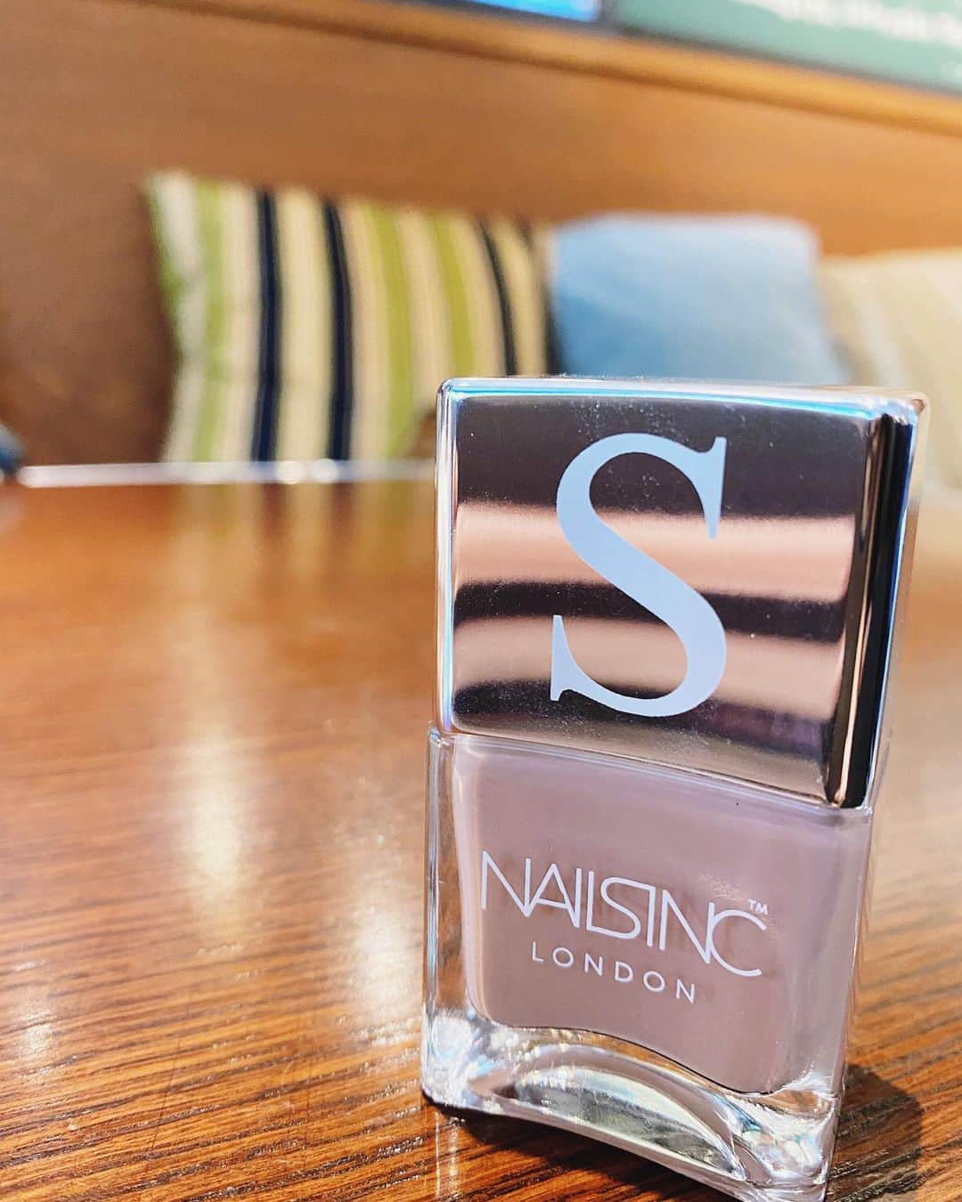 瀧口友里奈さんのインスタグラム写真 - (瀧口友里奈Instagram)「・ Dear my sister S.🎁 @nailsinc.jp ・ #nailsinc #アルバートガーデンズ  #tokyo #tokyolife #tokyolifestyle」7月21日 8時22分 - yurinatakiguchi