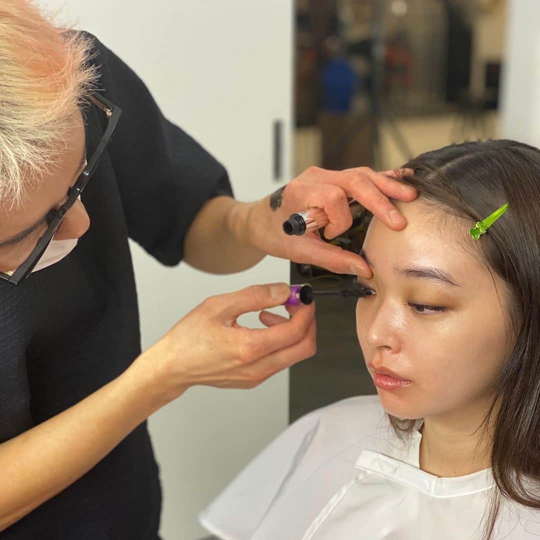 ピョン･ジョンスさんのインスタグラム写真 - (ピョン･ジョンスInstagram)「유다의 진행으로 시작된  어벤저스 촬영! 울대식이는 10년만이네 #이자벨아자니 라니 🤪 촬영 쉬운게없다  무슨일이든  각자가 자기꺼에 충실하면돼  #난촬영기사📹🙈?#메니저? #내얼굴좀만져주면안되니😢 . 유툽으로 만나보세요 #딸바보멍충이 😳」7月21日 8時26分 - hoyatoya