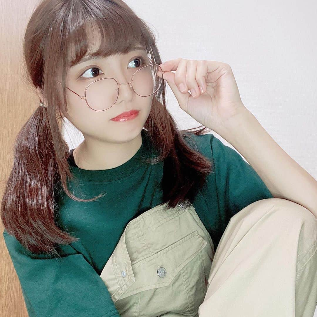 加藤凪海さんのインスタグラム写真 - (加藤凪海Instagram)「. . 緑Tシャツ×オーバーオール×👓✧* . . . #オーバーオール #めがね女子 #ツインテール  #最近 #暑いね #夏が来た #加藤凪海 #凪海ちゃーん」7月21日 8時37分 - na_chan.12.11