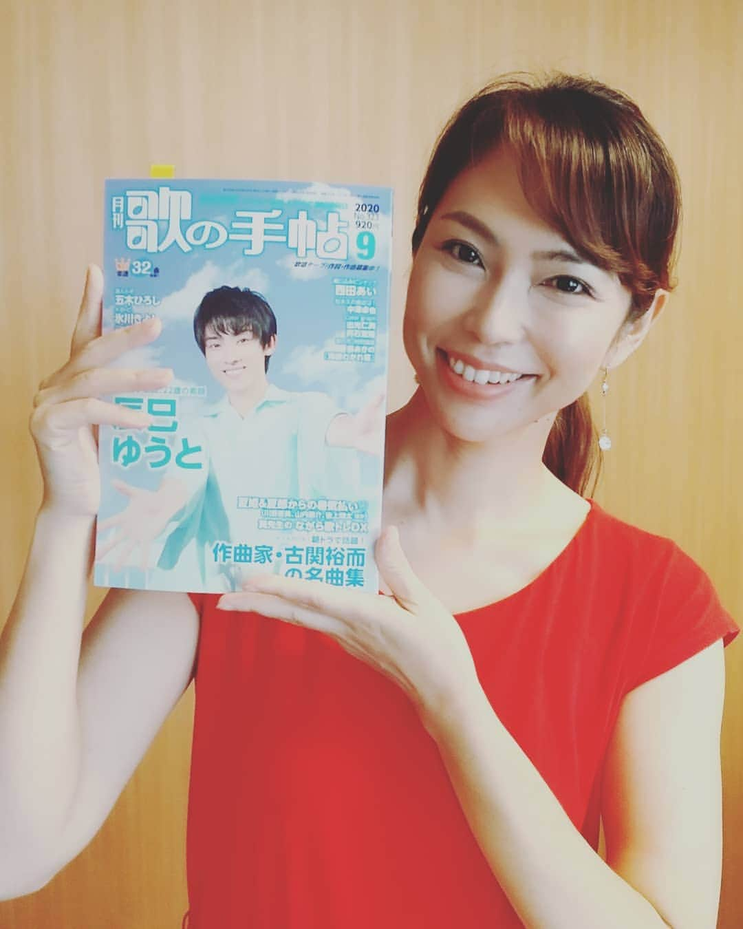 翠千賀さんのインスタグラム写真 - (翠千賀Instagram)「おはよー。発売中の歌の手帖社さんの歌の手帖の79ページに私のシングル「僕の好きな秋」の譜面を載せていただいたよー❤ 8/5発売日にはみんなで歌えるねー！#歌の手帖　#譜面　#8/5発売　#予約受付中　#みんなで歌おう　#ライブでもみんなで歌える日が来るかな　#ありがとうございました」7月21日 8時39分 - chika.midori