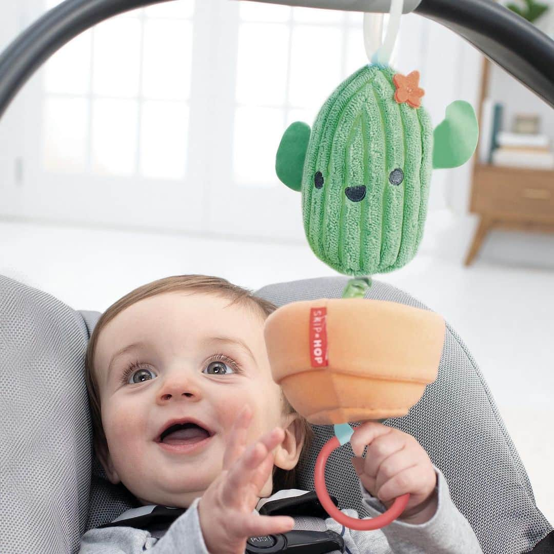 Skip Hopさんのインスタグラム写真 - (Skip HopInstagram)「Our NEW ✨ Farmstand toys and your little one make the perfect prickly pear! 🌵💕 SWIPE to see our fresh crop of toys! 🥑🌽  #cactus #farmstand #newtoys #skiphop」7月21日 9時02分 - skiphop