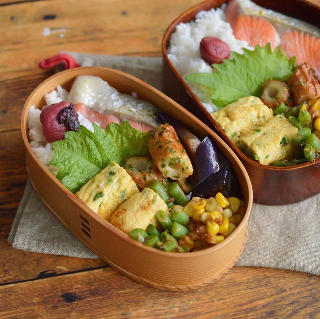 yukiyoのインスタグラム：「2020.7.21* ・ 今日のお弁当 ・ 梅干しごはん 塩鮭 ネギ入り出汁巻 竹輪マヨ醤油 なすの中華マリネ  はまたまた @xmizukax ちゃんのレシピです いんげんおひたし とうもろこしみりん醤油炒め ・ ・ 洗濯槽のお掃除 昨日再度クリーナーを入れて行い 水だけでもう一度回して 今朝軽い雑巾代わりのタオルを洗い （何かこぼした時にさっと使うような本気モード雑巾じゃないやつ） ようやく普通の洗濯しても大丈夫かと思う程度になった ・ ・ 今、猛烈に反省してる。 2か月に一度位やらなきゃか ・ ・ #前回いつやったか覚えて無い位前 #次は縦型ドラムにしよう ・ #お弁当 #obento #bento #lunch #lunchbox #onthetable #japanesefood #暮らし #曲げわっぱ #lin_stagrammer #ロカリ #おうちごはんLover #マカロニメイト #IGersJP」