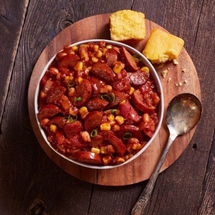 ジョンソンヴィルのインスタグラム：「When you make a side dish, but it becomes the meal... Yea, we know the feeling. Our tip? Add some sausage and suddenly those guilty feelings start fading away.  A little sausage goes a long way to flavor-up a non-traditional main course meal. Get inspired @ the link in our bio.」