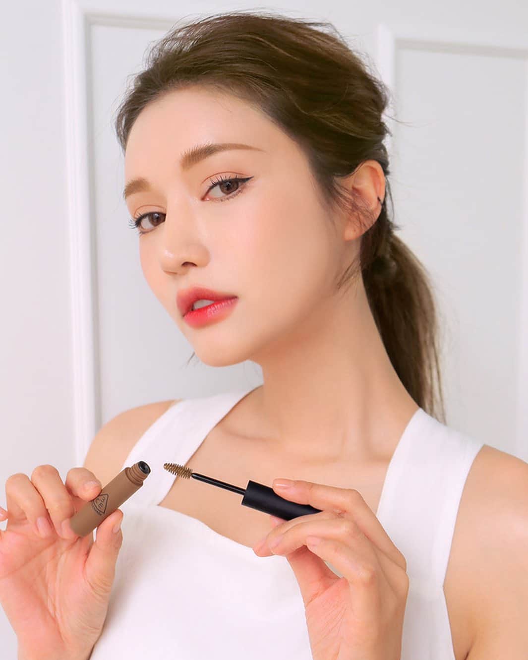3CE Official Instagramさんのインスタグラム写真 - (3CE Official InstagramInstagram)「3CE EYEBROW MASCARA Natural eyebrow make up😘 #3CE #3CEEYEBROWMASCARA」7月21日 9時06分 - 3ce_official