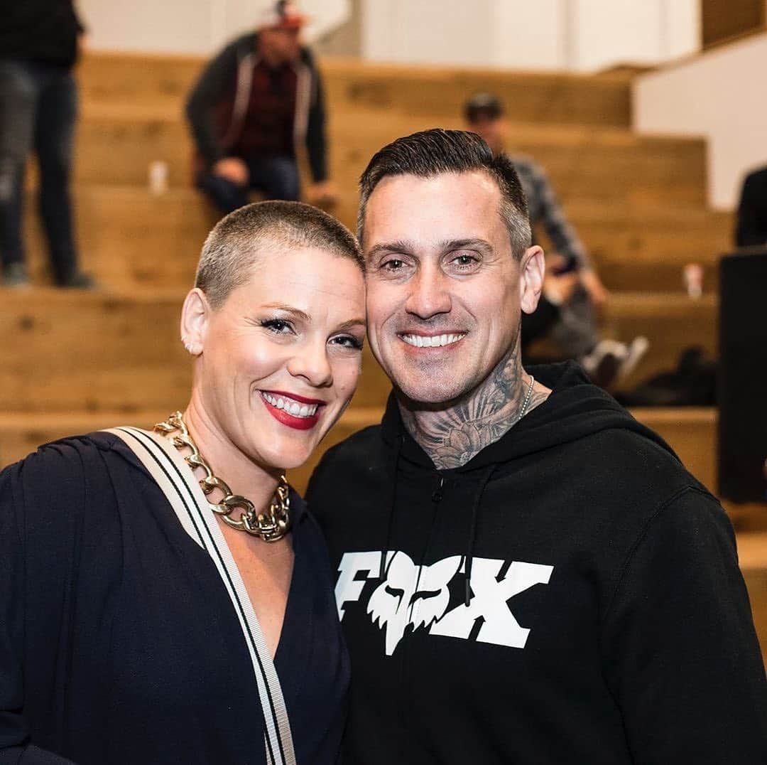 People Magazineさんのインスタグラム写真 - (People MagazineInstagram)「Pink celebrated her husband Carey Hart on his 45th birthday. ❤️ "I still remember your 27th birthday. You're so much cooler now. I hope this year is your happiest. Your kids worship you and I am grateful for you every single day almost." 😂💕 #Regram @hartluck, @pink」7月21日 9時33分 - people