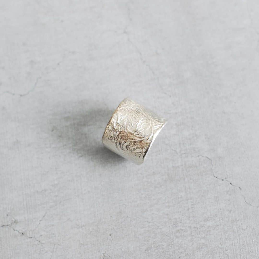 wonder_mountain_irieさんのインスタグラム写真 - (wonder_mountain_irieInstagram)「_ TsunaiHaiya / ツナイハイヤ "Texturerized Ring" ¥19,800- _ 〈online store / @digital_mountain〉 https://www.digital-mountain.net/shopdetail/000000011954/ _ 【オンラインストア#DigitalMountain へのご注文】 *24時間受付 *15時までのご注文で即日発送 *1万円以上ご購入で送料無料 tel：084-973-8204 _ We can send your order overseas. Accepted payment method is by PayPal or credit card only. (AMEX is not accepted)  Ordering procedure details can be found here. >>http://www.digital-mountain.net/html/page56.html  _ #TsunaiHaiya #ツナイハイヤ _ 本店：#WonderMountain  blog>> http://wm.digital-mountain.info _ 〒720-0044  広島県福山市笠岡町4-18  JR 「#福山駅」より徒歩10分 #ワンダーマウンテン #japan #hiroshima #福山 #福山市 #尾道 #倉敷 #鞆の浦 近く _ 系列店：@hacbywondermountain」7月21日 9時38分 - wonder_mountain_